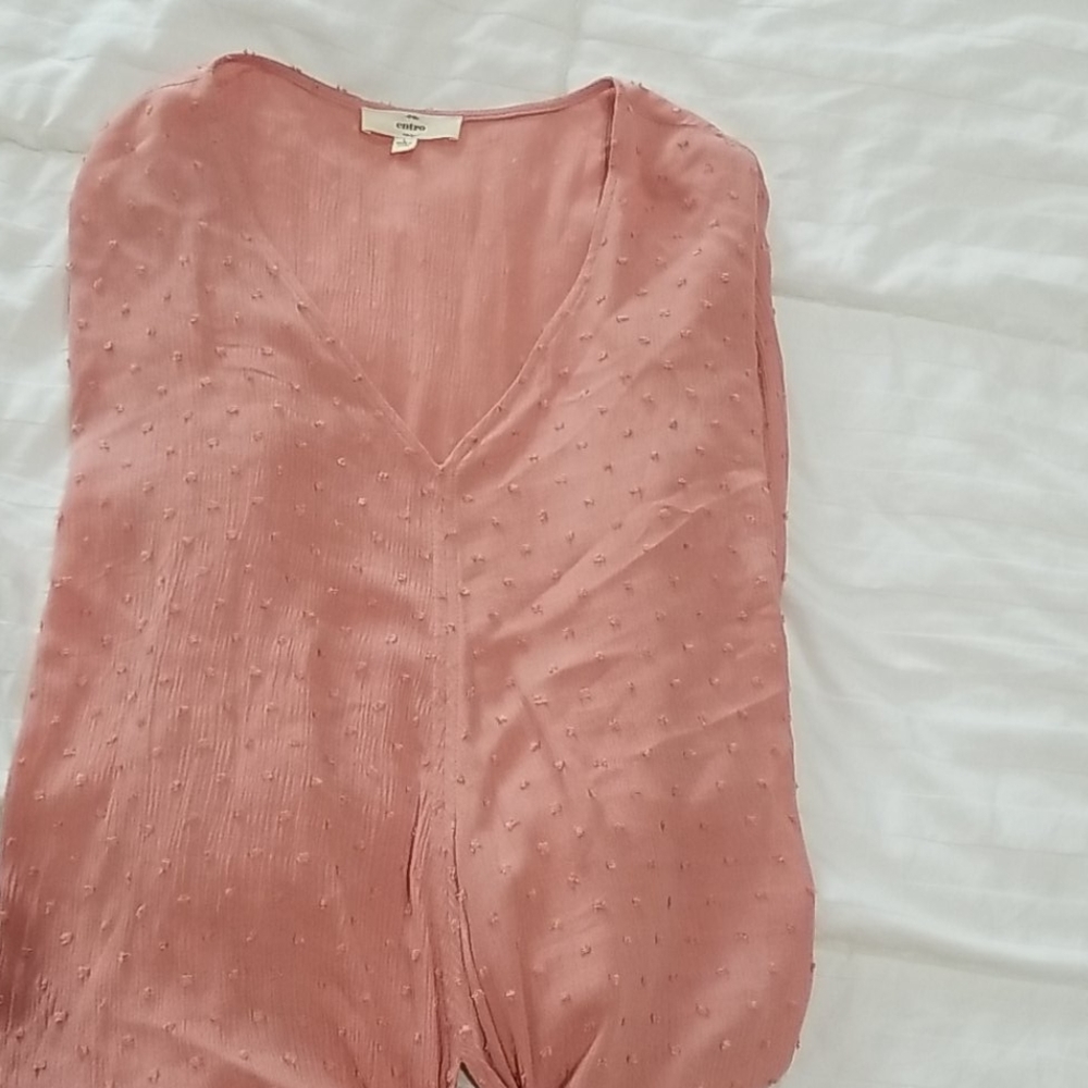 Cute vneck top w bell sleeves